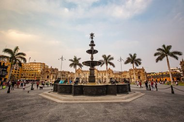 Plaza de Armas, Lima, Peru merkez meydanı.