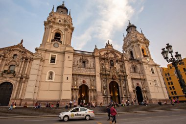 Lima Katedrali, Lima, Peru 'nun tarihi merkezindeki Plaza de Armas' da.