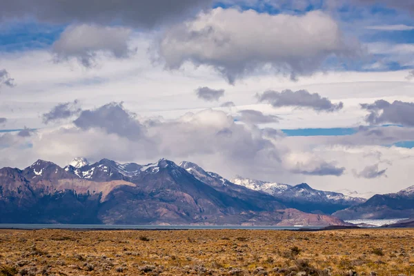 阿根廷帕塔贡尼斯安第斯山脉的壮丽景色 托雷菲茨罗伊 山盖着云 巴塔哥尼亚 埃尔查滕阿根廷 — 图库照片
