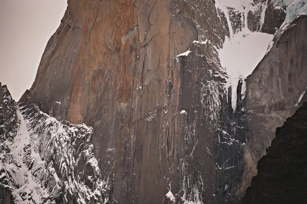 Fitz Roy sıradağlarındaki buzullar, El Chalten, Arjantin