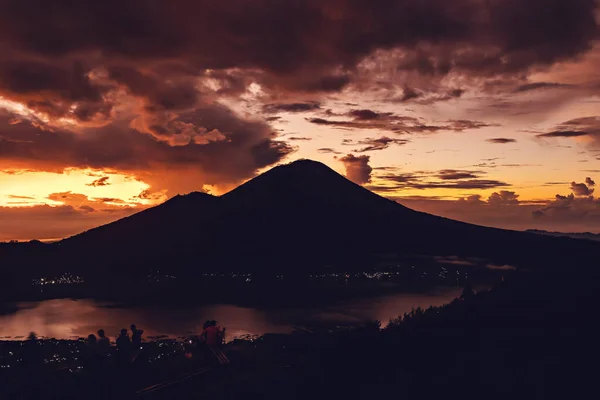 Impresionante Amanecer Sobre Montaña Abang Vista Desde Volcán Batur Lago — Foto de Stock