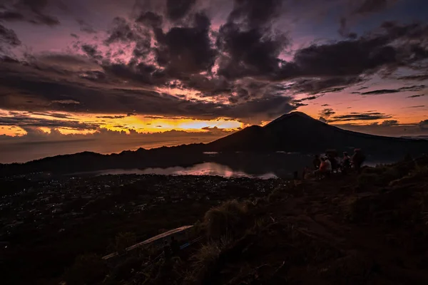 Nascer Sol Deslumbrante Sobre Montanha Abang Vista Vulcão Batur Lago — Fotografia de Stock