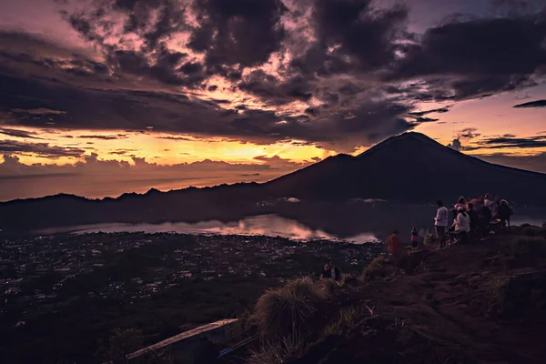 Impresionante Amanecer Sobre Montaña Abang Vista Desde Volcán Batur Lago —  Fotos de Stock