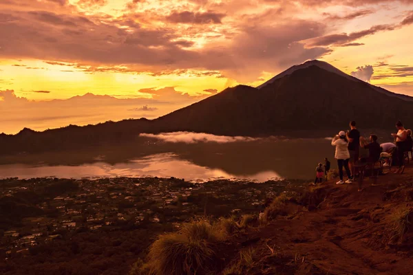 Impresionante Amanecer Sobre Montaña Abang Vista Desde Volcán Batur Lago —  Fotos de Stock