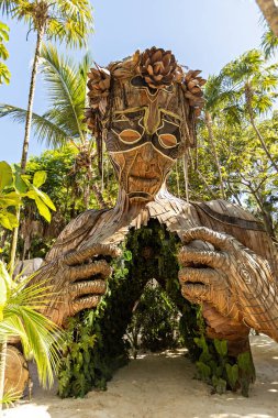 Ven a la Luz heykeli Tulum, Meksika sahilinde