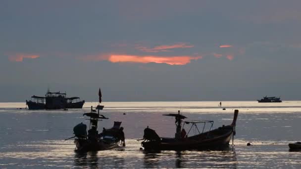 Вражаючий Захід Сонця Човнами Морі Кох Тао Таїланд — стокове відео