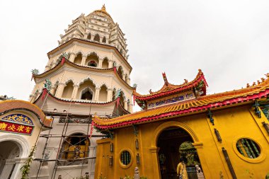George Town, Penang, Malezya 'daki tipik Çin tapınağı. George Town, Penang, Malezya 'daki Kek Lok Si Budist Tapınağı