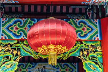 Çin 'in Bangkok kentindeki tapınakta kırmızı Çin fenerleri.