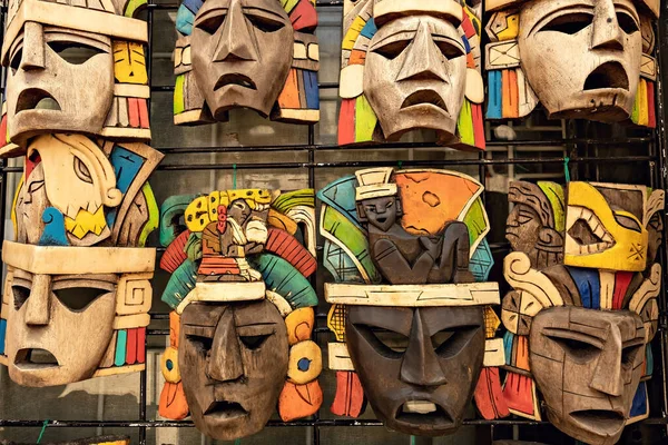 Мексиканская Коллекция Деревянных Масок Сувенирном Магазине — стоковое фото
