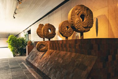 Mexico City 'deki Antropoloji Müzesi' nde sergi salonu.