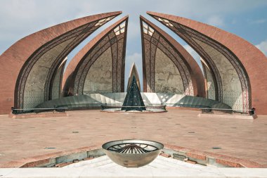 Pakistan Anıt ve Miras Müzesi Pakistan 'ın İslamabad kentindeki Shakarparian Tepeleri' nin batısında yer almaktadır.