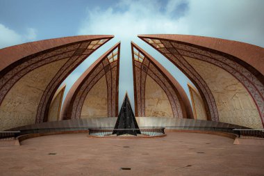 Pakistan Anıt ve Miras Müzesi Pakistan 'ın İslamabad kentindeki Shakarparian Tepeleri' nin batısında yer almaktadır.