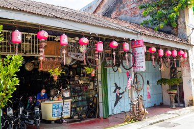 George Town 'un tarihi kısmı, George Town, Penang, Malezya' da geleneksel sömürge mimarisi.
