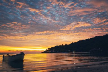 Sahilde muhteşem bir gün batımı, Koh Tao, Tayland