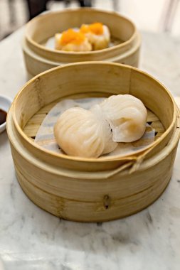 Dim Sum hamur köftelerini yakın.