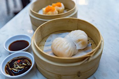 Dim Sum hamur köftelerini yakın.