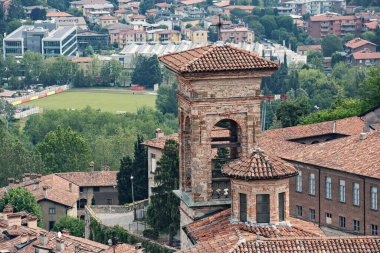 İtalya 'nın Bergamo kentindeki Citta Alta (Yukarı kasaba) hava manzarası