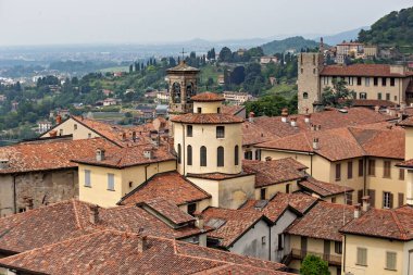 İtalya 'nın Bergamo kentindeki Citta Alta (Yukarı kasaba) hava manzarası