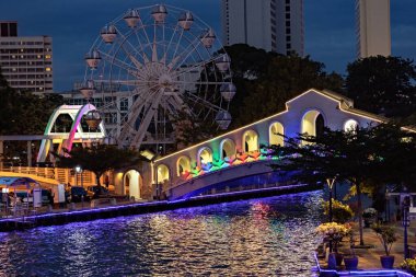 Jambatan Old Bus station (Old bus station bridge) and Ferris wheel in Melaka across Malacca river, Malaysia