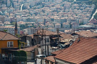 Ankara Eski Şatosu 'ndan Ankara kenti, ev çatılarının havadan görünüşü, gün batımında şehir manzarası, Türkiye