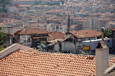 Ankara Eski Şatosu 'ndan Ankara kenti, ev çatılarının havadan görünüşü, gün batımında şehir manzarası, Türkiye