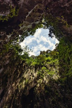 Batu, Kireçtaşı Dağları 'nın mağarası Kuala Lumpur Malezya' nın dibini görüyor.