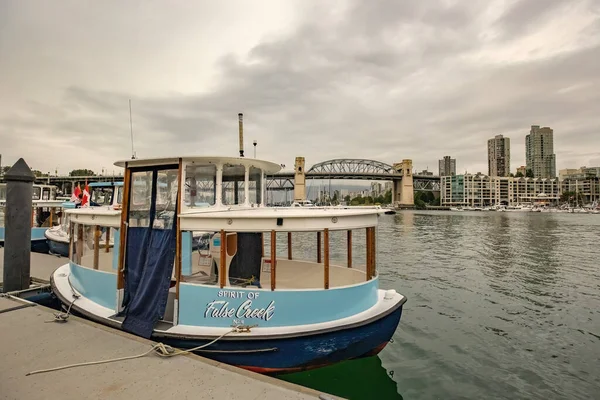 Marina Wyspie Granville Tradycyjne Łodzie Napisem False Creek Vancouver Centrum — Zdjęcie stockowe