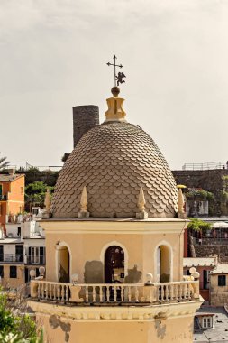 Santa Margherita di Antiochia Kilisesi ve Vernazza İtalya 'nın hava manzarası