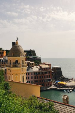 Santa Margherita di Antiochia Kilisesi ve Vernazza İtalya 'nın hava manzarası