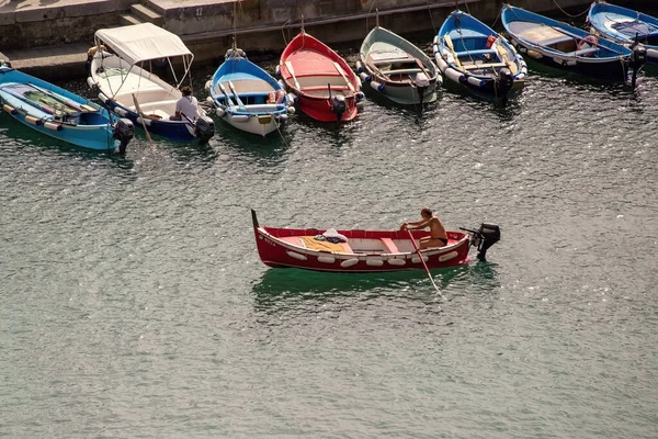 Flygfoto Över Vernazza Bay Och Båtar Vattnet Cinque Terre Italien — Stockfoto
