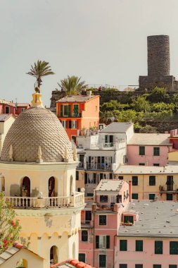 Santa Margherita di Antiochia Kilisesi ve Vernazza İtalya 'nın hava manzarası