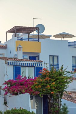 Geleneksel evler ve Albufeira Eski Kasabası, Algarve, Portekiz mimarisi