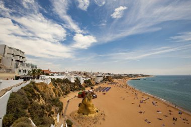Albufeira plajı hava manzarası (Praia do Peneco), Güney Portekiz