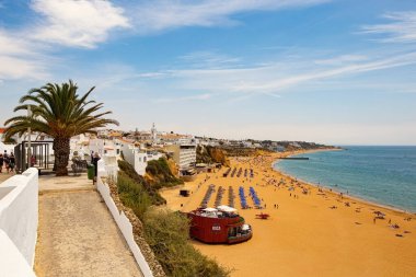 Albufeira plajı hava manzarası (Praia do Peneco), Güney Portekiz