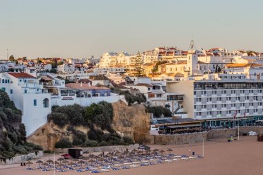 Albufeira plajı hava manzarası (Praia do Peneco), Güney Portekiz