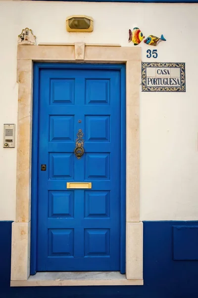 Синяя Дверь Белая Стена Традиционный Португальский Дом Письмом Португальский Дом — стоковое фото