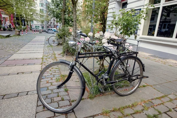 Parking Dla Rowerów Dzielnicy Mieszkalnej Hamburgu Niemcy — Zdjęcie stockowe