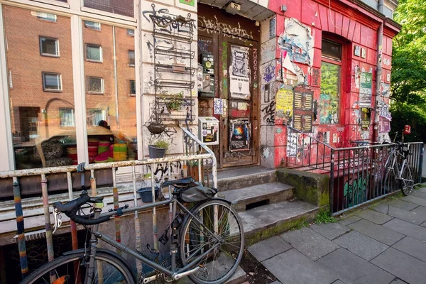 ハンブルクの住宅街の自転車駐車場 — ストック写真