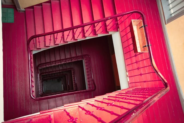 Escadaria Espiral Uma Casa Velha Vista Cima Para Baixo — Fotografia de Stock