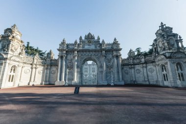 İstanbul Beşiktaş bölgesindeki Dolmobahce Sarayı 'nın dış detayları