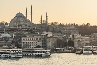 Türkiye 'nin Galata Köprüsü' nden İstanbul Sultanahmet bölgesinin gün batımı manzarası