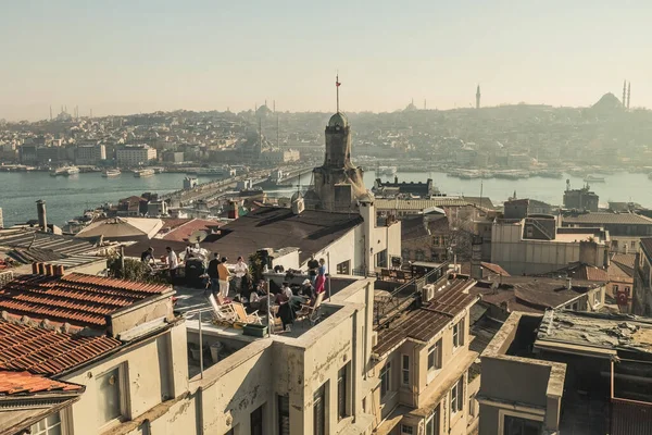 İstanbul 'un Galata Kulesi' nden havadan görünüşü, İstanbul manzarası tepeden.