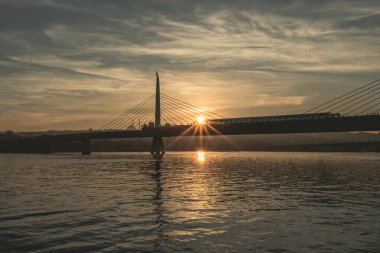 Günbatımında İstanbul Boğaz Köprüsü manzarası, İstanbul, Türkiye
