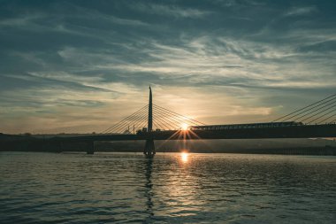 Günbatımında İstanbul Boğaz Köprüsü manzarası, İstanbul, Türkiye