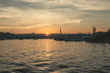Günbatımında İstanbul Boğaz Köprüsü manzarası, İstanbul, Türkiye
