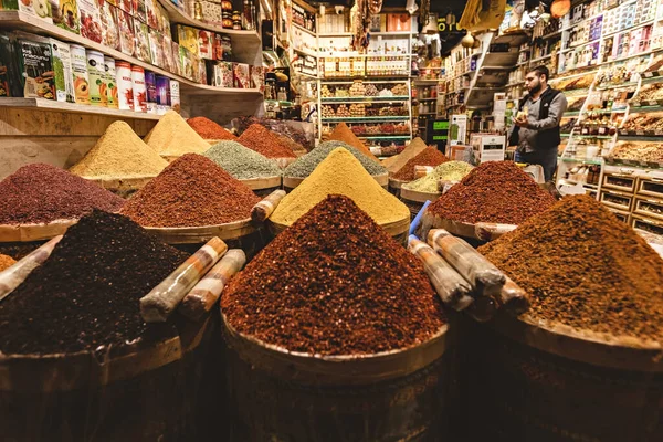 Egipski Bazar Mnóstwem Przypraw Suchych Owoców Herbaty Stambuł Turcja — Zdjęcie stockowe