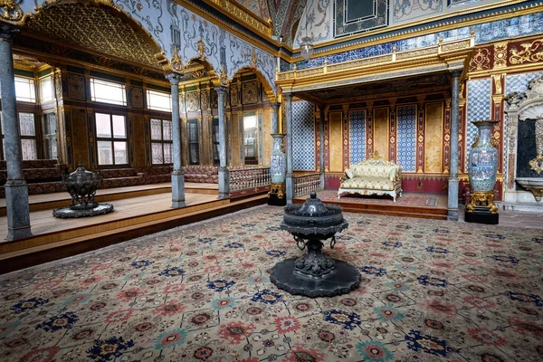 stock image Luxury interior details of Harem palace in Topkapi Museum in Istanbul, Turkey