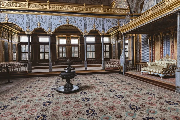 トルコ イスタンブールのトプカピ博物館のハーレム宮殿の豪華なインテリア詳細 — ストック写真