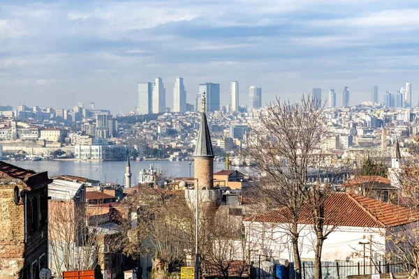Gamla Hus Och Minaret Utsikt Istanbul Turkiet — Stockfoto