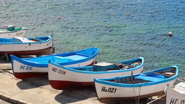 Bulgaristan Nessebar Kentinde Kıyı Boyunca Geleneksel Balıkçı Tekneleri — Stok video